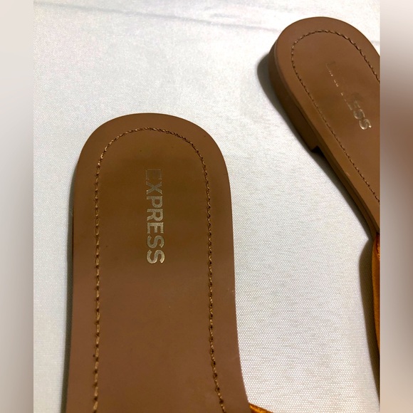 Express slides - Picture 2 of 4